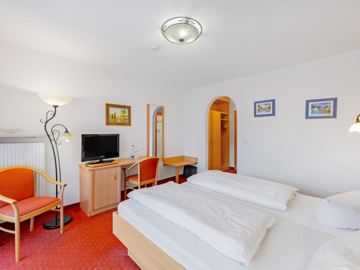 Landhotel Gabriele Unterwoessen Exterior photo