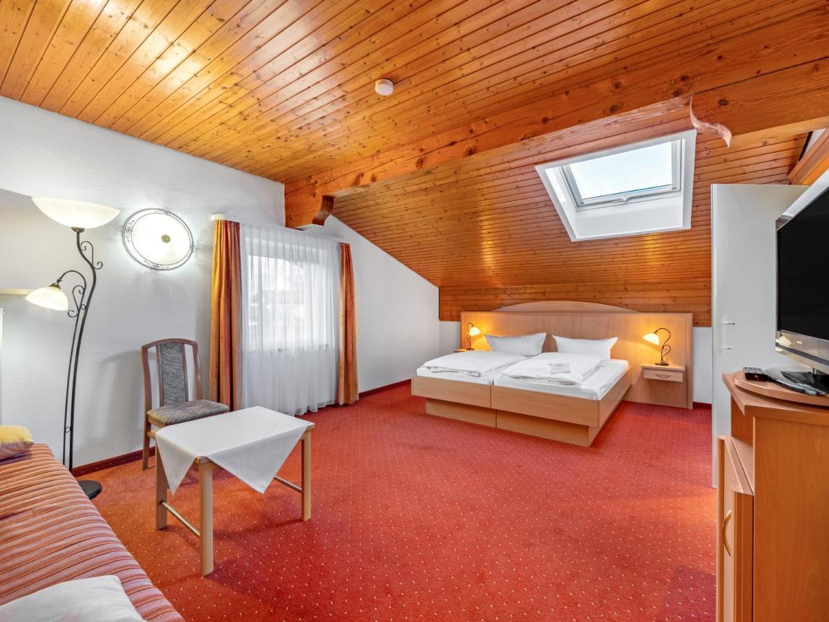 Landhotel Gabriele Unterwoessen Exterior photo