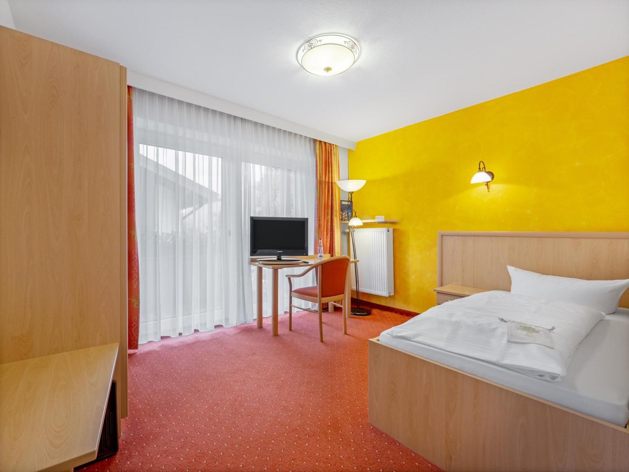 Landhotel Gabriele Unterwoessen Room photo
