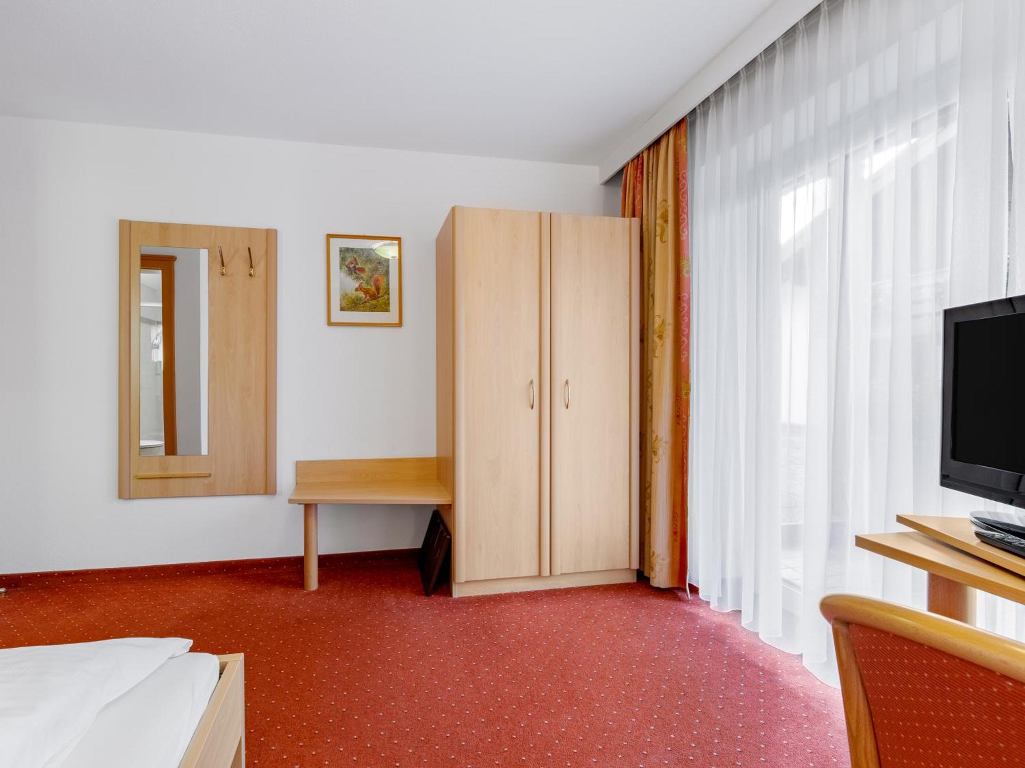 Landhotel Gabriele Unterwoessen Room photo